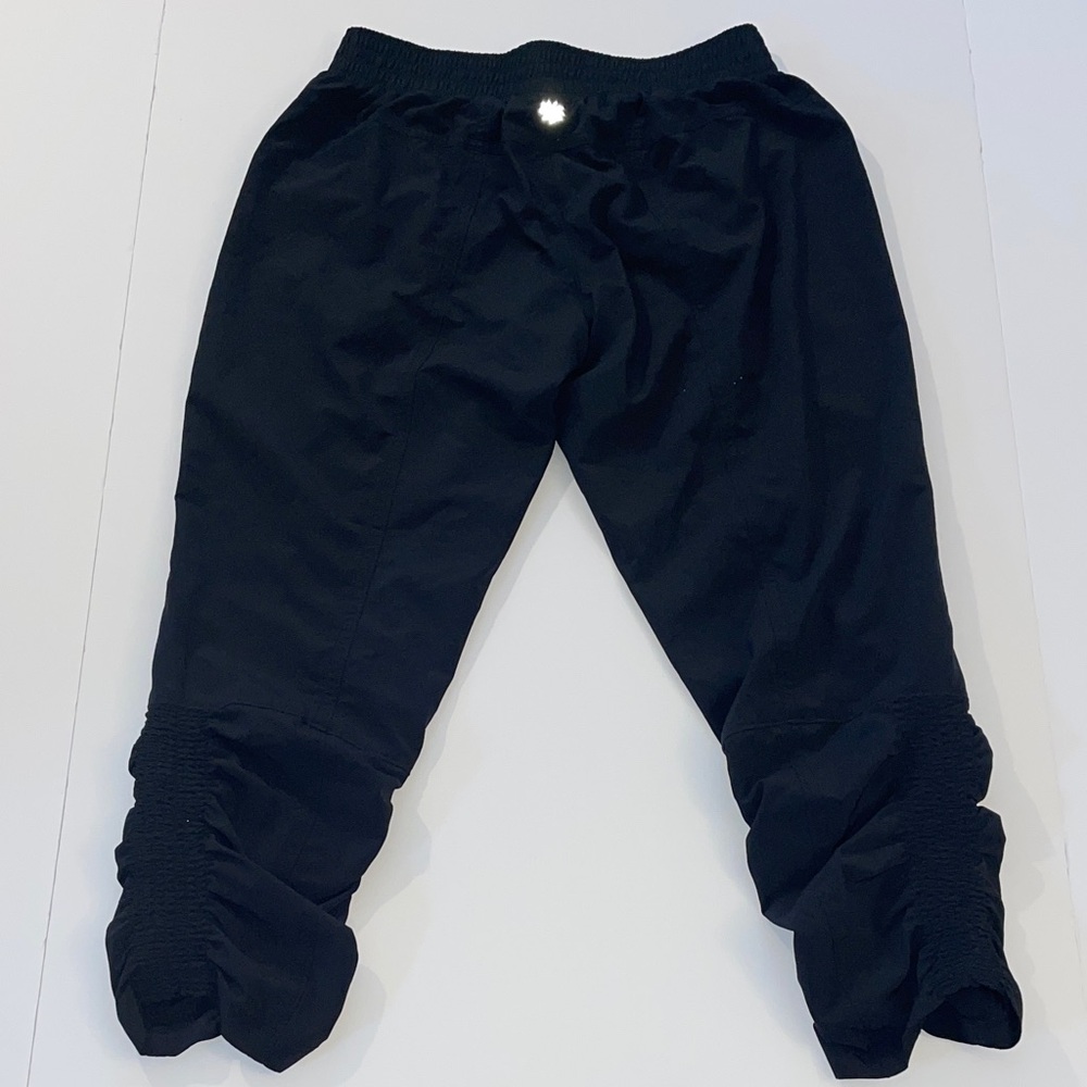 Athleta Ruched Cropped Pants | 2 - Picture 3 of 8